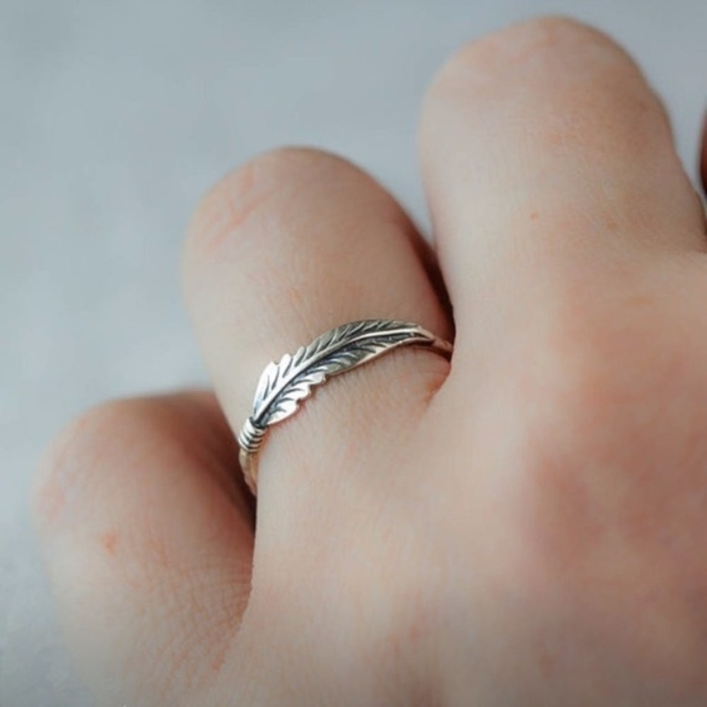 Detailed 925 Silver Antiqued Feather Ring - Picture 2 of 7